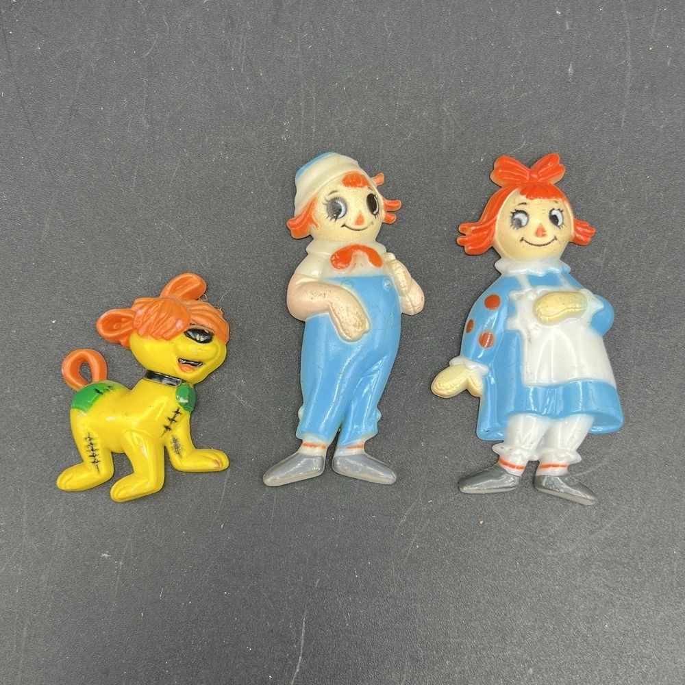 VTG NASTA Raggedy Ann and‎ Andy Arthur Dog Plastic Magnets Set Of 3 ~ Dates 1980